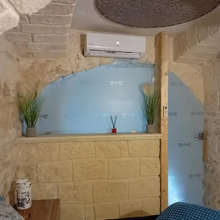 La Grotta *