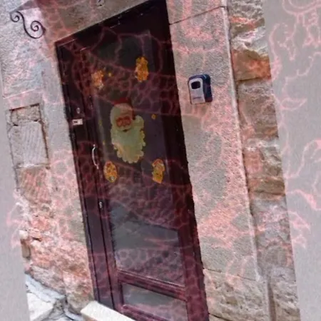 La Grotta Apartment *